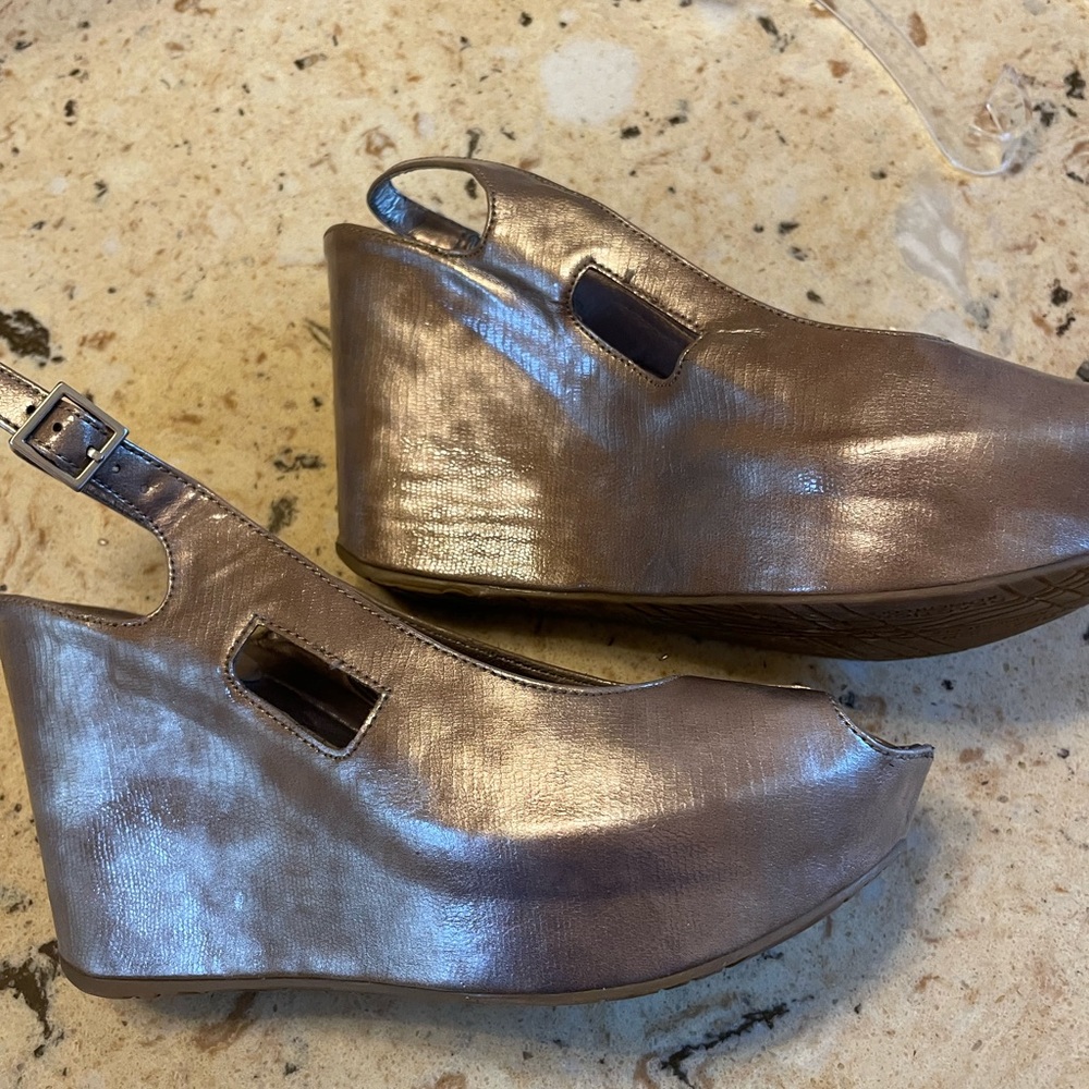 Kenneth Cole Does It Again With This Marbling Tau… - image 7